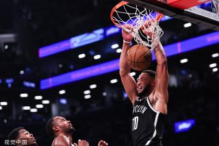 两者之间的 两者之间的