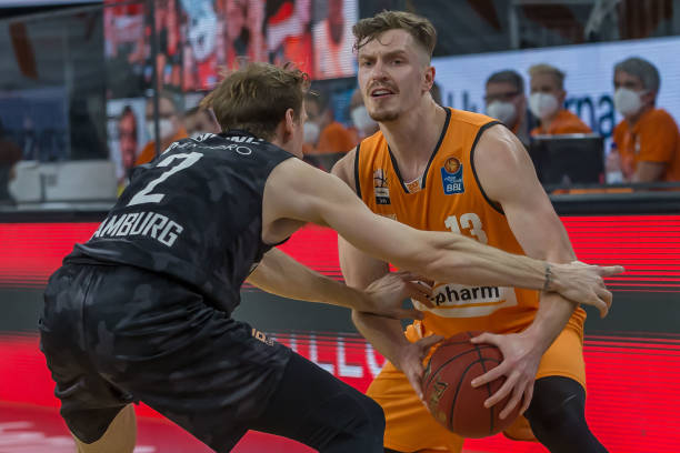 将裁定是否 将裁定是否