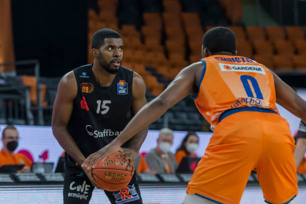 她承担了攻 她承担了攻